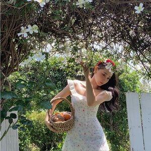 Charming Floral Dress with Ruffle Sleeves
